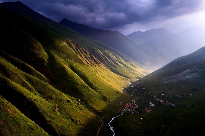 3-Day Hiking Group Tour in Kazbegi - Weather, seasons, and route changes