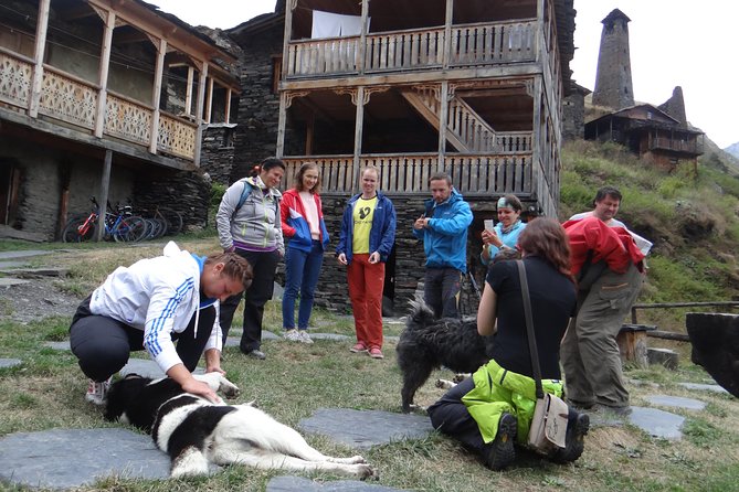 7-day hiking expedition to Tusheti through the Atsunta pass - Day 5: Dartlo and the climb to Kvavlo
