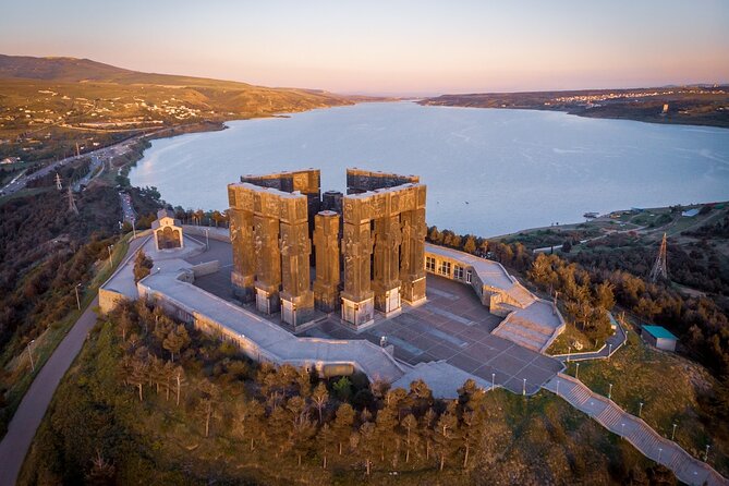 A Private 3-Stop Tbilisi Panoramic Tour - What the guide adds to the experience