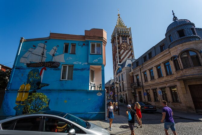 Batumi Walking Tour - Ali and Nino, Batumi’s moving sculpture