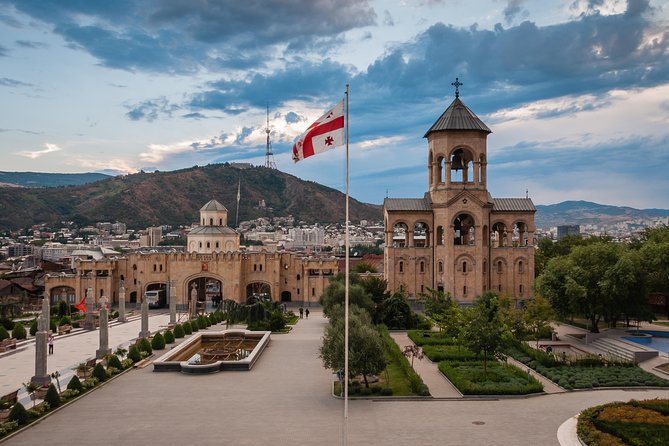 Best of Georgia - 3 or 4 days private tour with transfers and guide - The military road to Gergeti Trinity Church