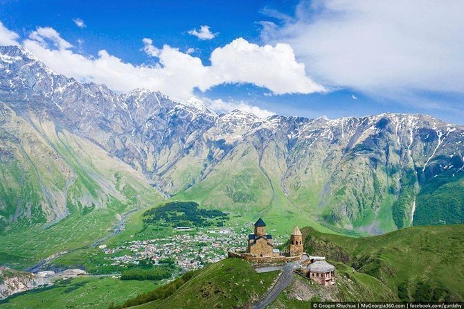 Bestseller Day Trip to Kazbeg/Gergeti Delicious Lunch at Rooms - The long return and the value of private transport