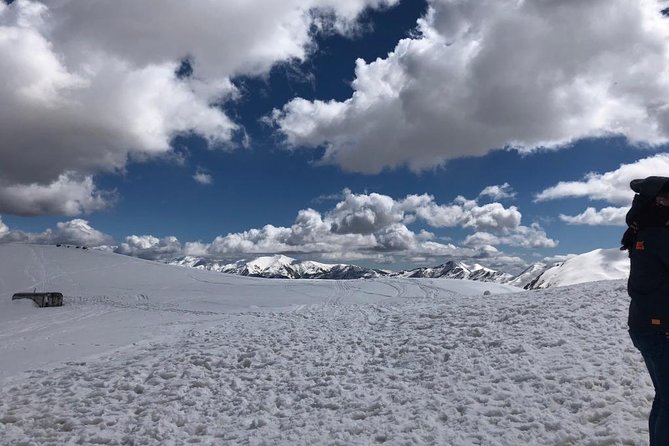 Bestseller Day Trip to Kazbeg/Gergeti Delicious Lunch at Rooms - Weather, clothing, and practical planning