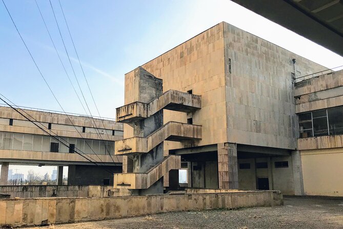 Brutal Tbilisi: Urban exploration and untold stories - Guides who make the concrete understandable