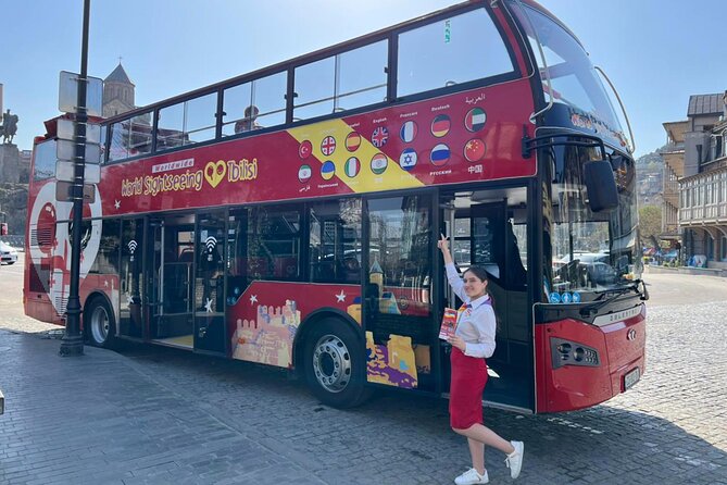 City tour Tbilisi on red bus - How the audio guide affects the ride