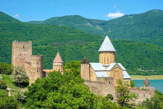 Day trip in Kazbegi - What the guide adds to a private tour