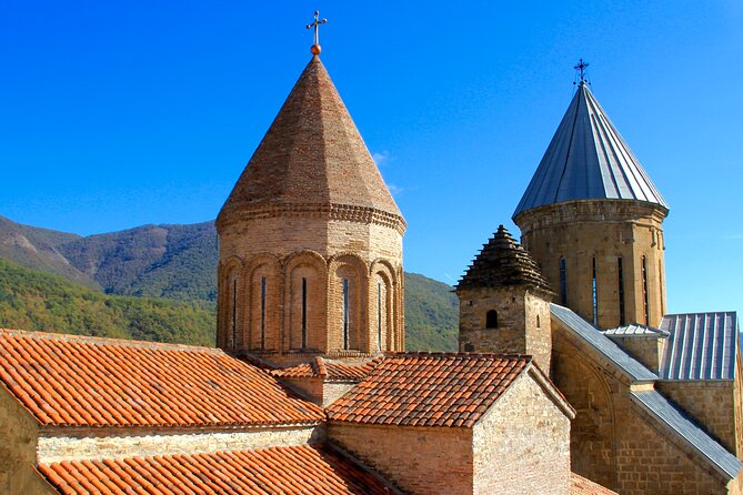 Day Trip to Gudauri and Kazbegi Including 4WD - Gudauri and the short honey tasting