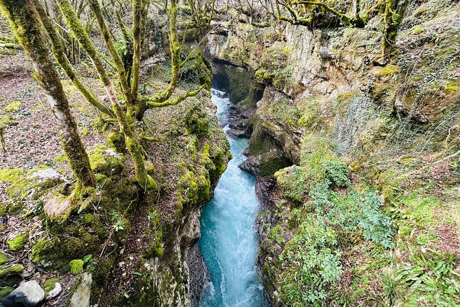 From Kutaisi: Canyons and Caves Tour with Transfer to Tbilisi - The lunch stop at Mtsvane Ezo
