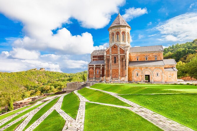 From Tbilisi: 4-day Tour in Georgia with Airport Transfers - Day 1: A simple airport arrival in Tbilisi