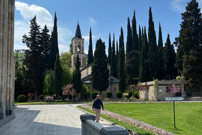 Kakheti-Sighnaghi Day Trip with wine tasting and Bodbe Monastery - The guide and group size
