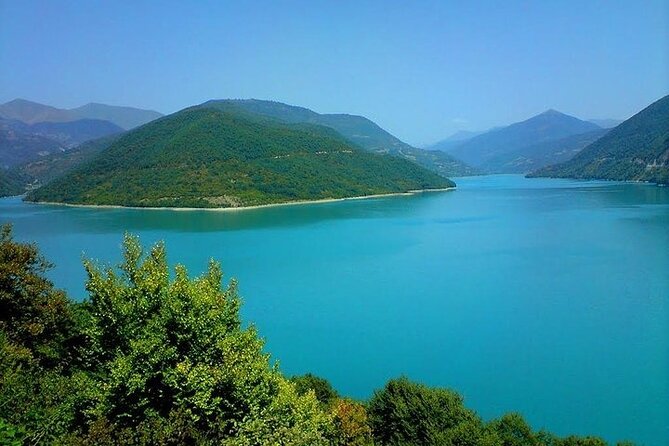 Kazbegi Full-Day Private Tour with Scenic Stops from Tbilisi - Guides, cars, and the private-tour difference