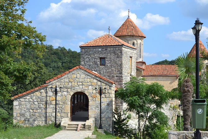 Kutaisi: Bagrati & Motsameta Religious Heritage Tour - Gelati Monastery and the restoration warning