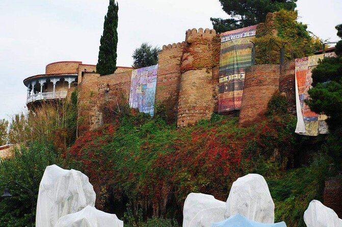Old tbilisi walking tour & wine tasting - Maidan Bazaar and the old street stories