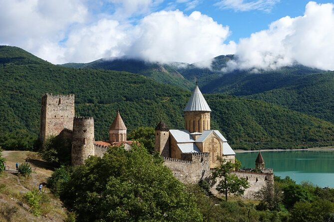 Private day Tour from Tbilisi to Kazbegi and Gudauri - Stepantsminda and Gergeti Trinity Church