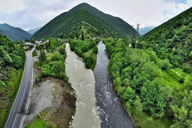 Private day tour in Kazbegi (Stepantsminda) - The Friendship Monument is more than a quick photograph