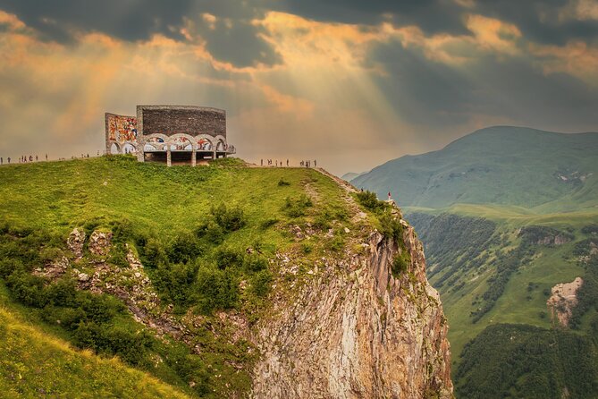 Private Day Tour to Kazbegi and Gudauri - Pasanauri lunch and Georgian food