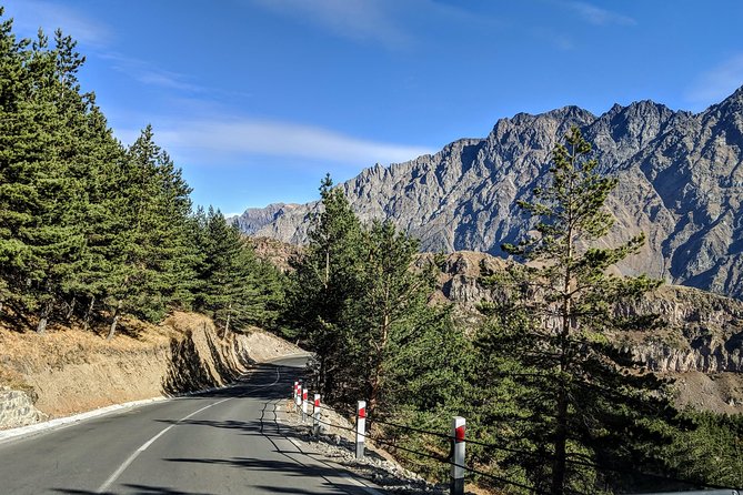 Private Kazbegi Tour: Gergeti, Ananuri & Scenic Views - Pasanauri, two rivers and a plate of khinkali