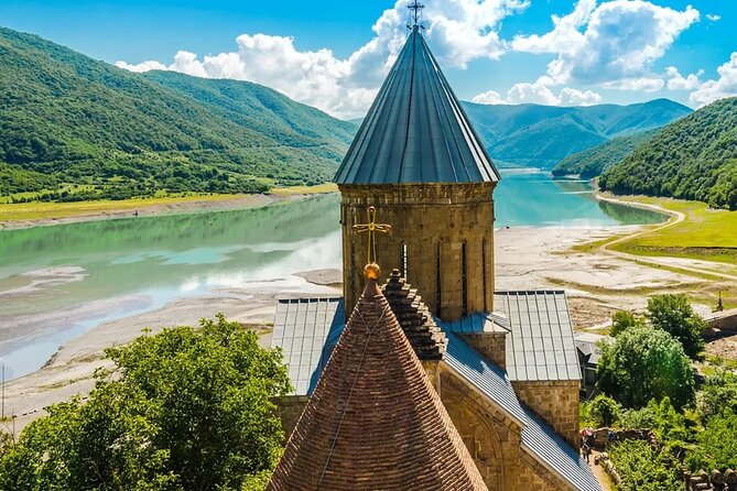 Private Tour from Tbilisi to Kazbegi and Gudauri - Pasanauri and the meeting of two rivers