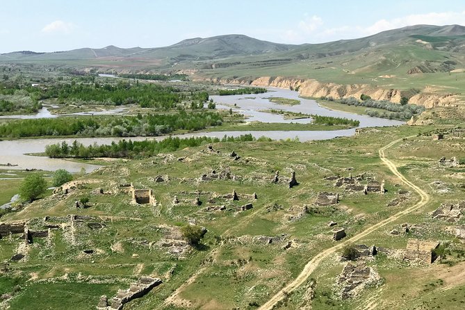 Private Tour to Mtskheta Stalin Museum Uplistsikhe Caves - Lunch, wine, and the rhythm of a long day